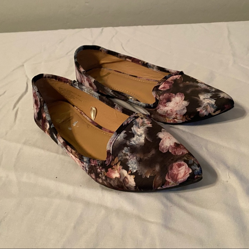 Flats - flower - Size 5 1/2 (Women’s)
